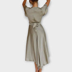 Ada | Vestido midi elegante con escote en V