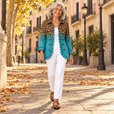 Anaís | Blazer con volantes y estampado de leopardo degradado, en la calle