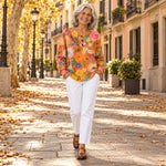 Ángela | Jersey con estampado floral colorido, en la calle