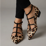 Anunciación | Zapatos de salón tipo bailarina de leopardo con tiras