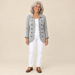 Arantxa | Chaqueta de punto de canalé gris jaspeado con volantes, vista de frente