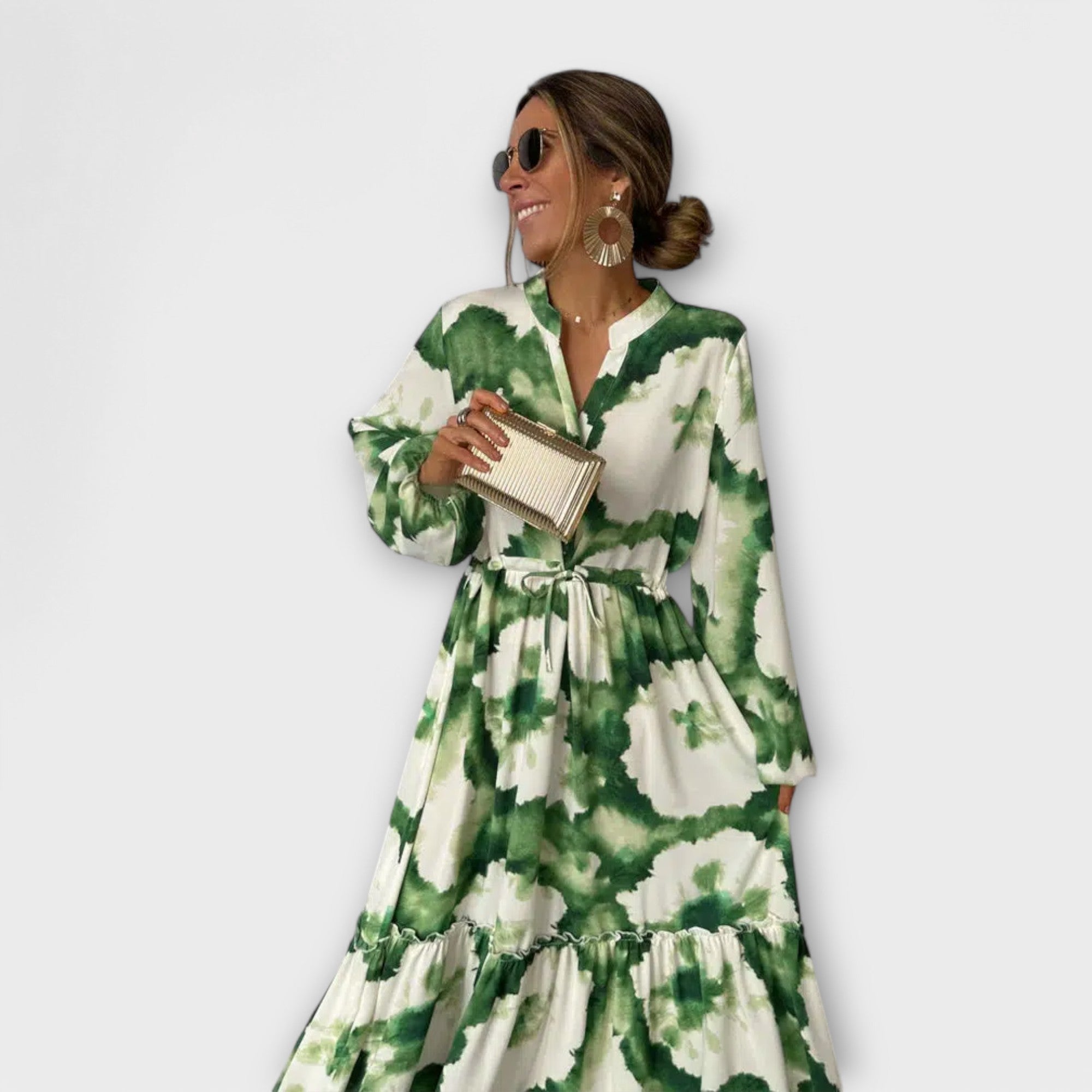 Ariadna Lourdes | Vestido largo verde de manga larga con cuello en V