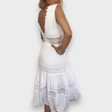 Begoña Paz | Vestido de encaje elegante con cuello en V