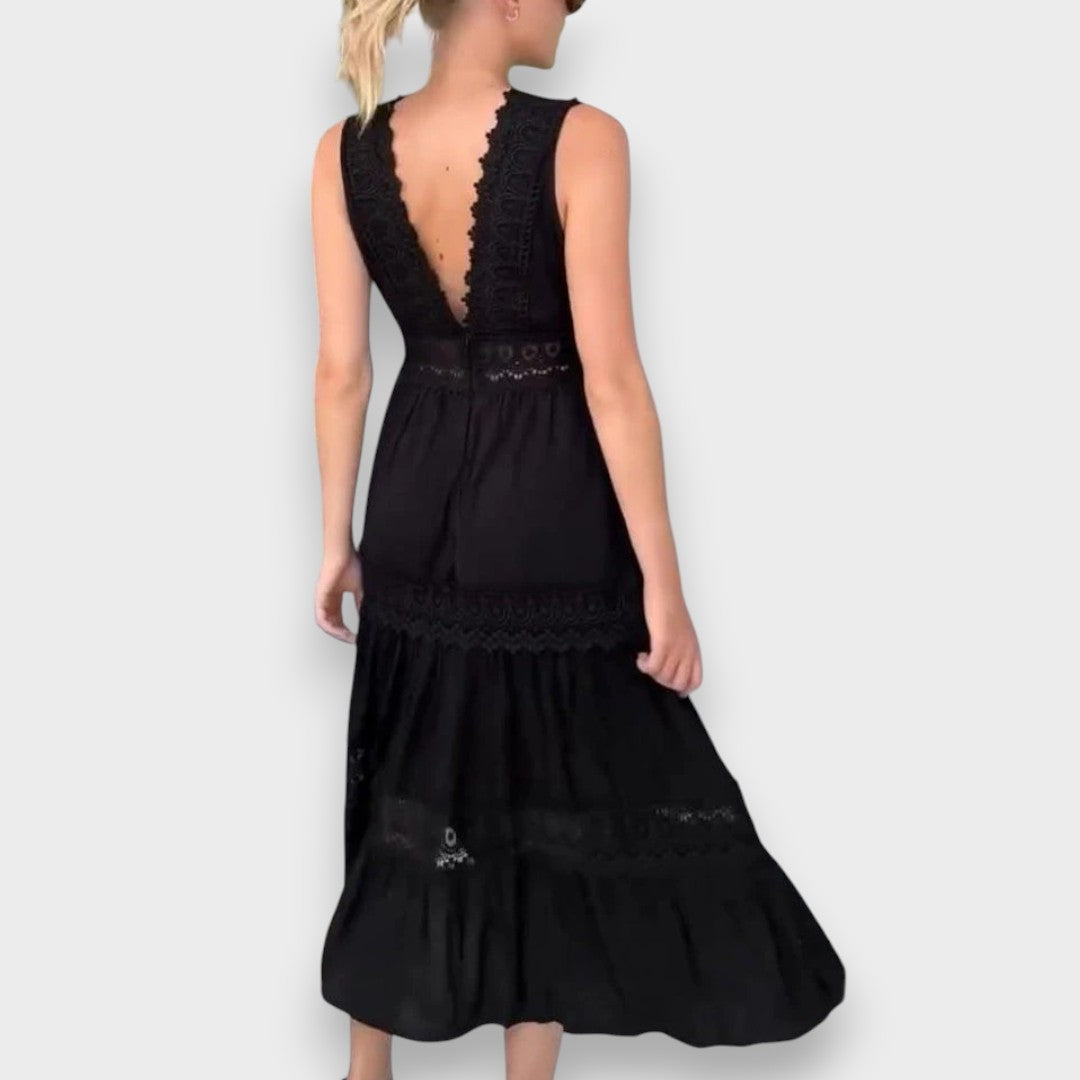 Begoña Paz | Vestido de encaje elegante con cuello en V