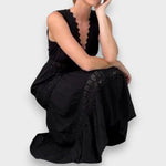 Begoña Paz | Vestido de encaje elegante con cuello en V