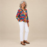 Berta | Cárdigan con estampado de corazones multicolores, vista de tres cuartos