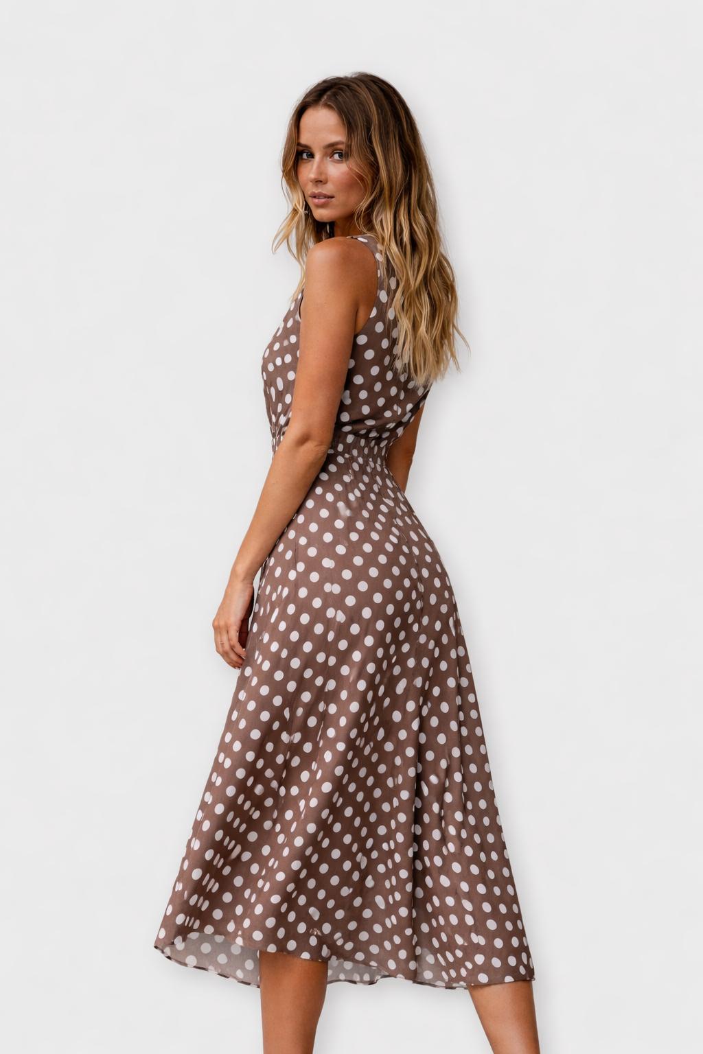 Brenda Nieves | Vestido midi de lunares