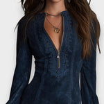 Casilda | Vestido corto de antelina azul con encaje