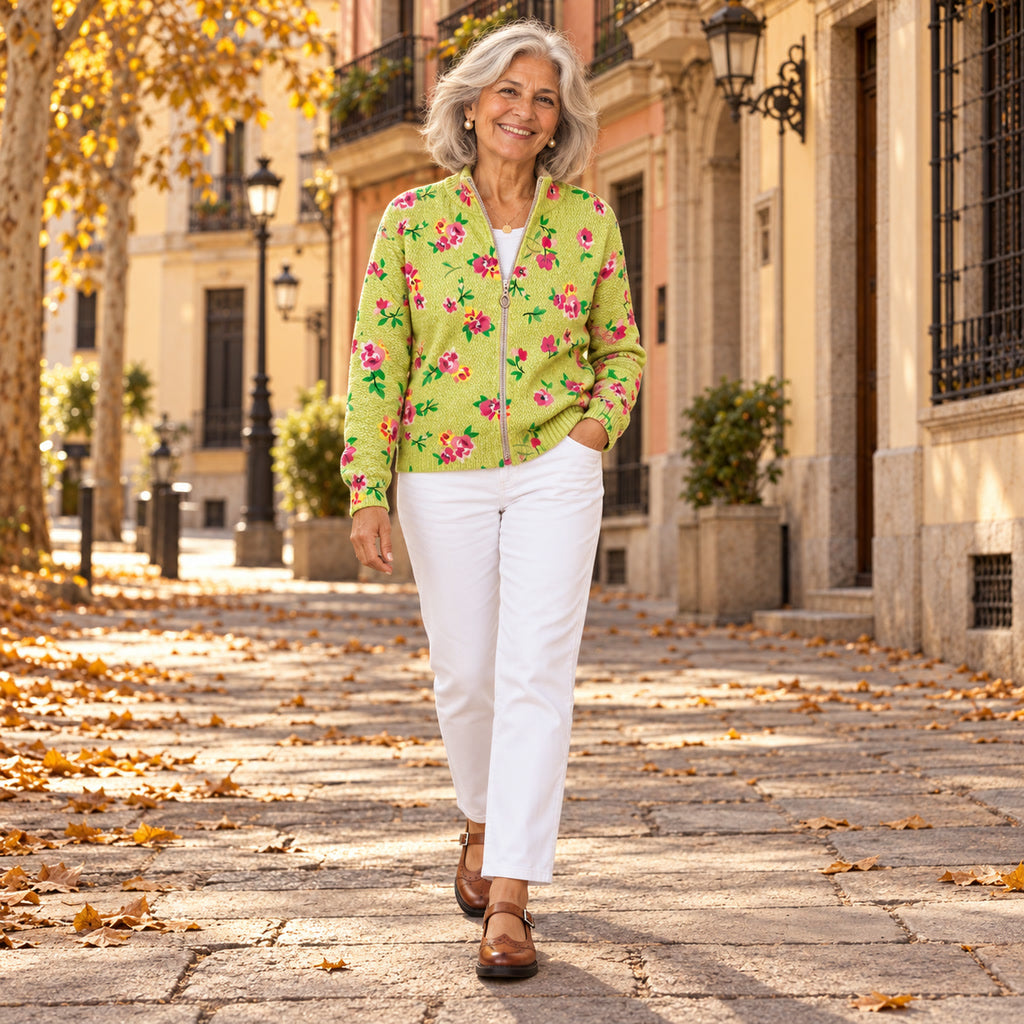Débora | Cárdigan verde con estampado floral, en la calle
