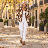 Elisenda | Chaqueta con volantes y estampado de vaca, en la calle