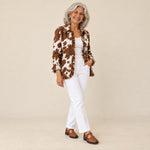 Elisenda | Chaqueta con volantes y estampado de vaca, vista de tres cuartos