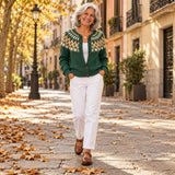 Estíbaliz | Cárdigan nórdico verde abeto, en la calle