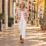 Filomena | Chaqueta de flores con botones y volantes, en la calle