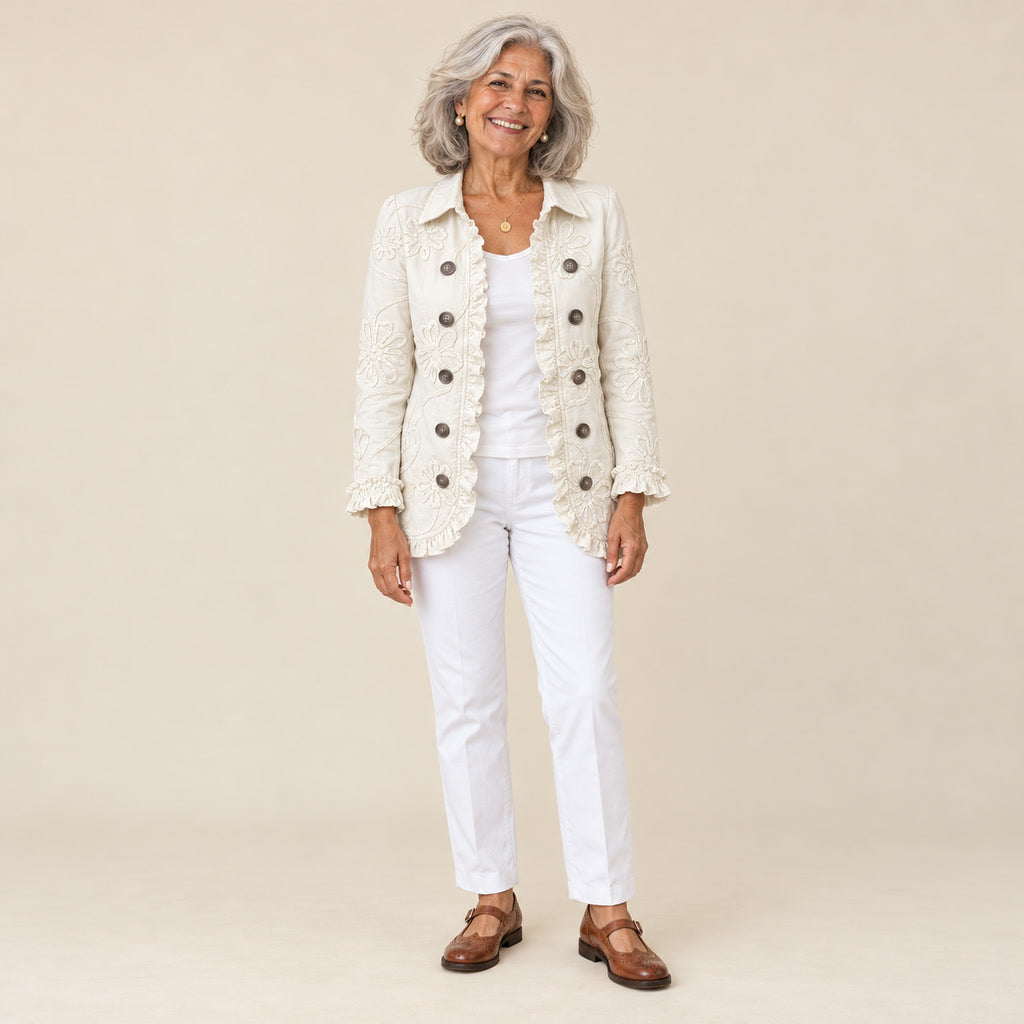 Gertrudis | Chaqueta marfil con bordado floral y volantes, vista de frente