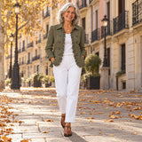 Guadalupe | Chaqueta bohemia con bordado floral y volantes, en la calle