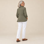 Guadalupe | Chaqueta bohemia con bordado floral y volantes, vista de espaldas