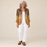 Idaira | Blazer con volantes y estampado de leopardo degradado ocre, vista de frente