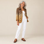Idaira | Blazer con volantes y estampado de leopardo degradado ocre, vista de tres cuartos