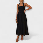Isidora | Vestido midi negro con cuello halter y detalle en la cintura