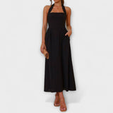 Isidora | Vestido midi negro con cuello halter y detalle en la cintura
