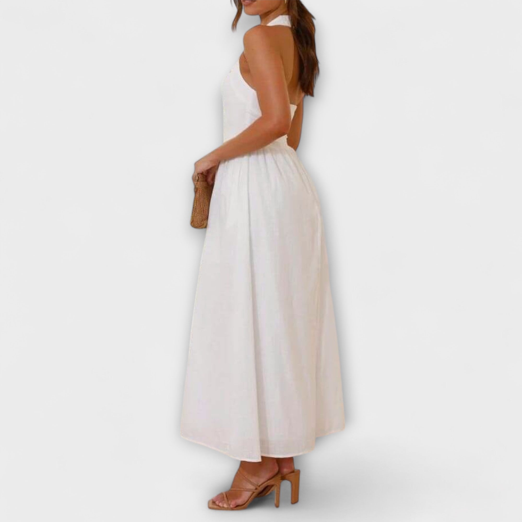 Isidora | Vestido midi negro con cuello halter y detalle en la cintura