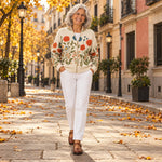 Liliana | Cárdigan con estampado de flores silvestres, en la calle