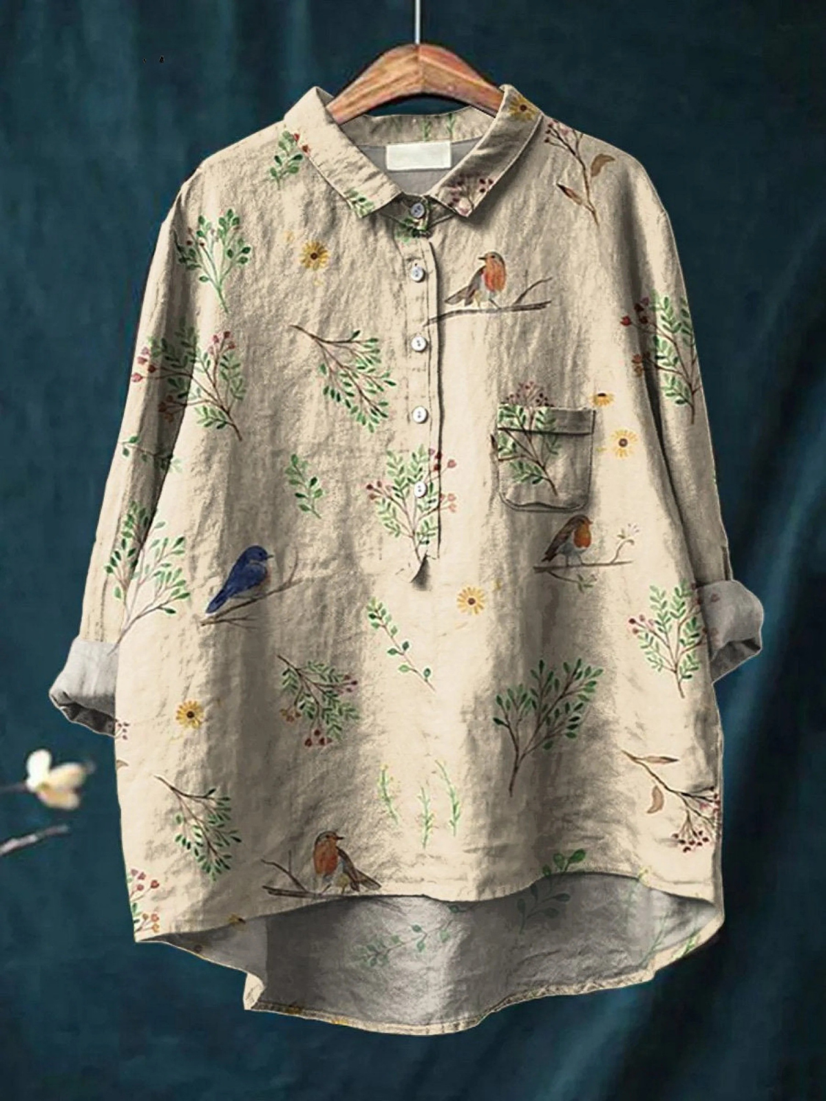 Marcela | Blusa informal de mujer con estampado de ramas y petirrojos