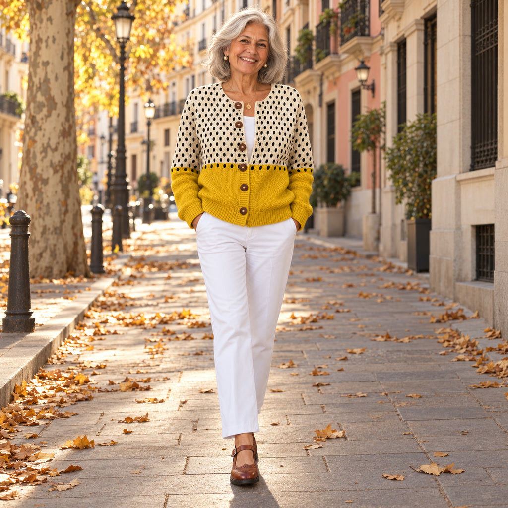 Mireia | Cárdigan de lunares y mostaza, en la calle