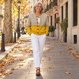 Mireia | Cárdigan de lunares y mostaza, en la calle