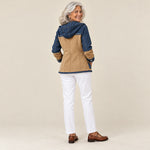 Nayara | Chaqueta con capucha azul marino y camel, vista de espaldas