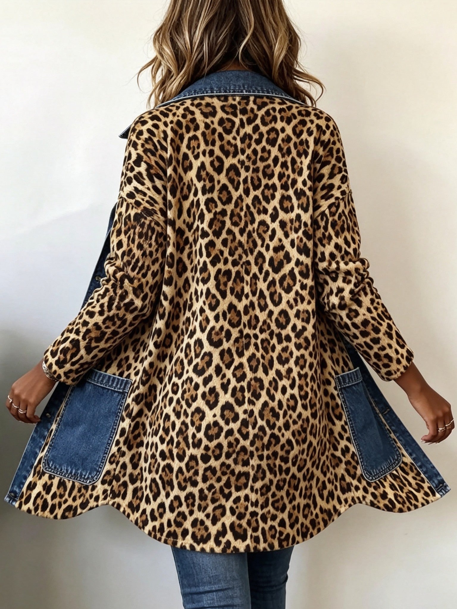 Nidia | Chaqueta larga de leopardo con paneles vaqueros
