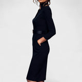 Oriana Rocío | Vestido negro refinado con cinturón y cuello mao