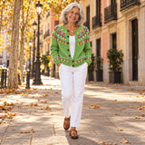 Rebeca | Cárdigan folk de flores verde, en la calle