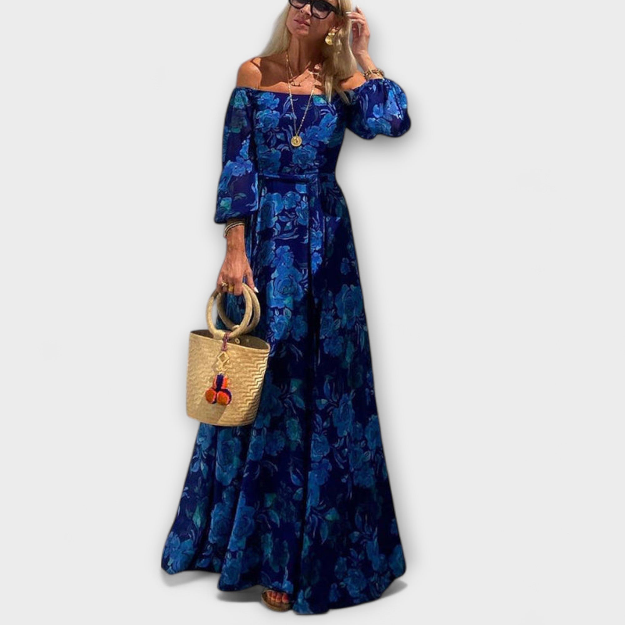 Soledad | Vestido largo de flores con hombros descubiertos y cuerpo fruncido, ideal para las vacaciones