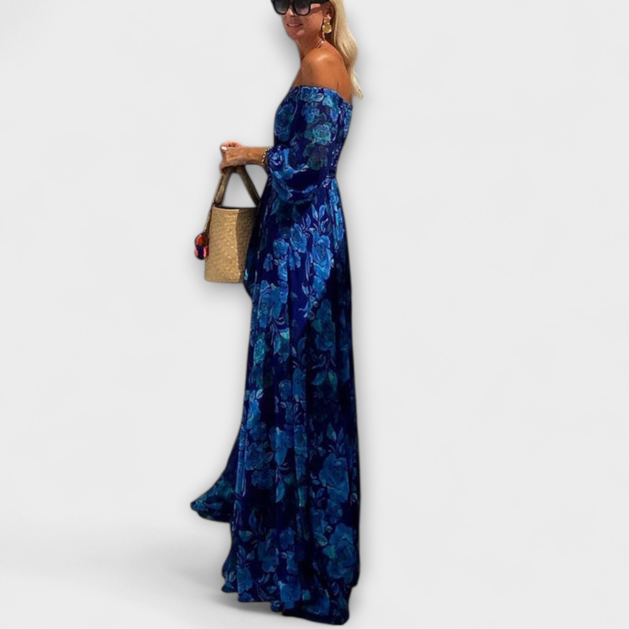 Soledad | Vestido largo de flores con hombros descubiertos y cuerpo fruncido, ideal para las vacaciones