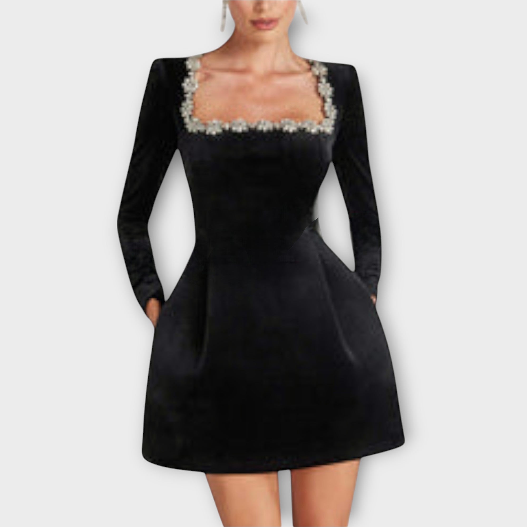 Ximena | Vestido corto de terciopelo adornado con joyas