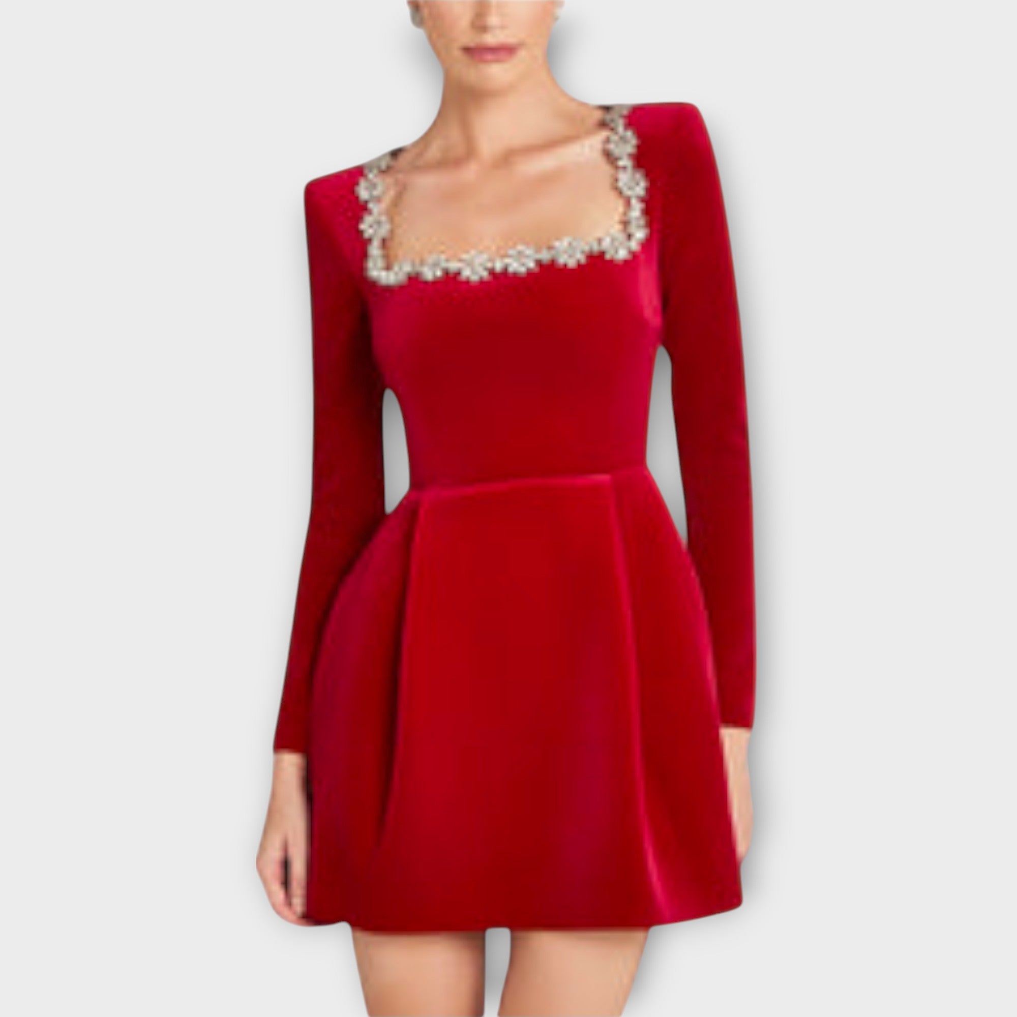 Ximena | Vestido corto de terciopelo adornado con joyas