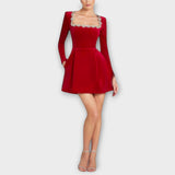 Ximena | Vestido corto de terciopelo adornado con joyas