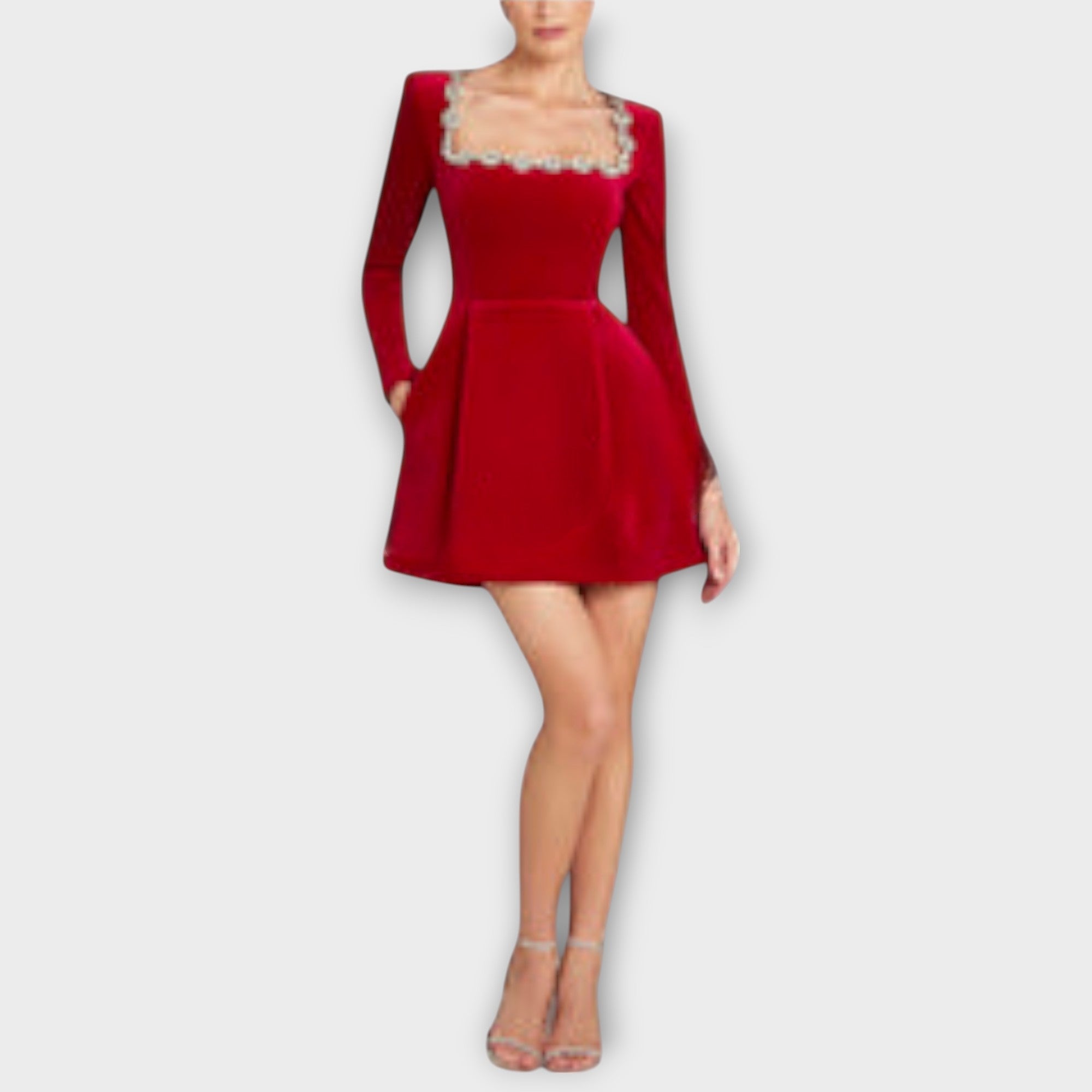 Ximena | Vestido corto de terciopelo adornado con joyas