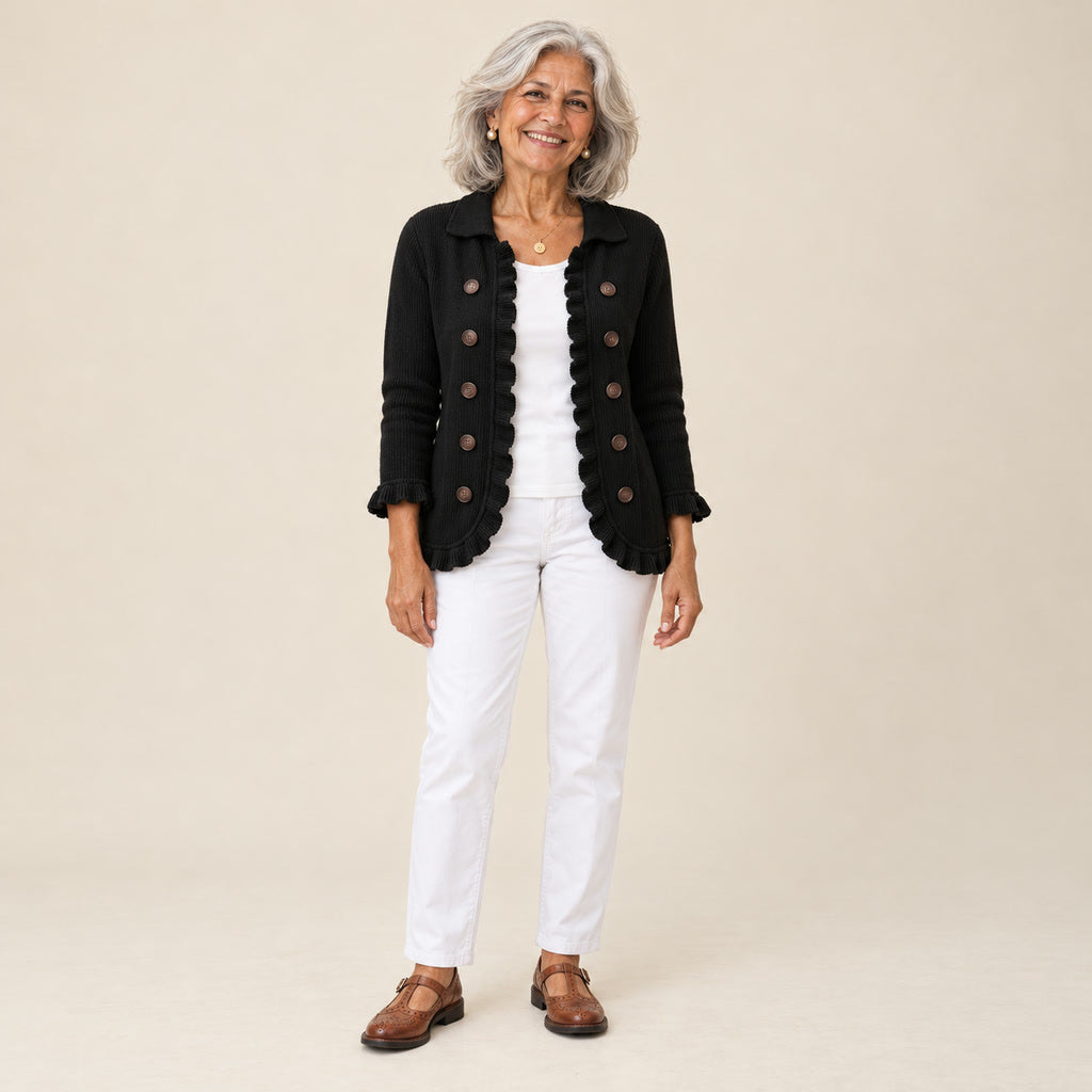 Yaiza | Chaqueta de punto de canalé negra con volantes, vista de frente