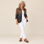 Zuriñe | Blazer con volantes y estampado de leopardo degradado antracita, vista de tres cuartos